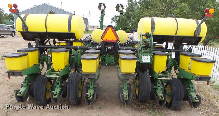 image for item DH4949 1997 John Deere 1770 MaxEmerge Plus Vacumeter no-till planter