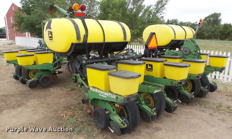 image for item DH4949 1997 John Deere 1770 MaxEmerge Plus Vacumeter no-till planter