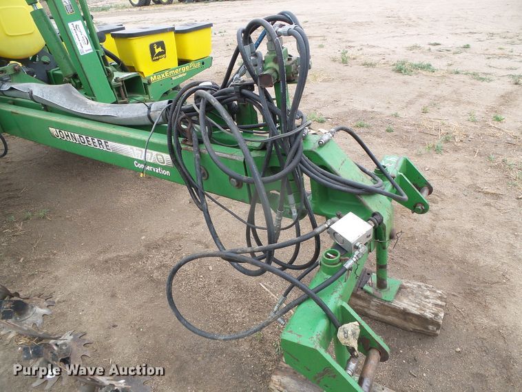 image for item DH4949 1997 John Deere 1770 MaxEmerge Plus Vacumeter no-till planter