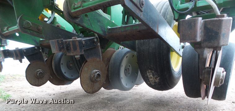 image for item DH4949 1997 John Deere 1770 MaxEmerge Plus Vacumeter no-till planter