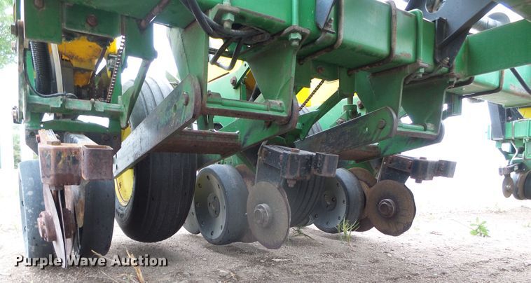 image for item DH4949 1997 John Deere 1770 MaxEmerge Plus Vacumeter no-till planter