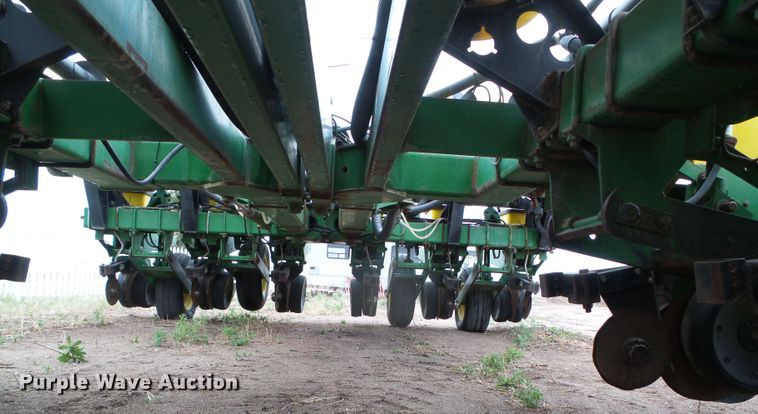 image for item DH4949 1997 John Deere 1770 MaxEmerge Plus Vacumeter no-till planter