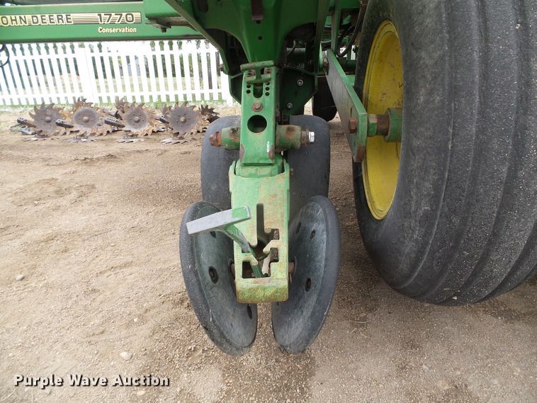 image for item DH4949 1997 John Deere 1770 MaxEmerge Plus Vacumeter no-till planter
