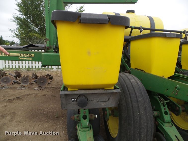 image for item DH4949 1997 John Deere 1770 MaxEmerge Plus Vacumeter no-till planter