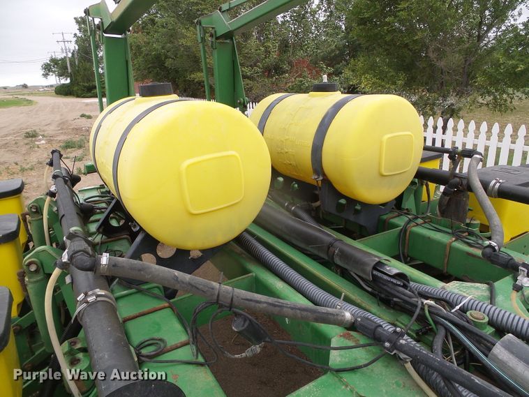 image for item DH4949 1997 John Deere 1770 MaxEmerge Plus Vacumeter no-till planter