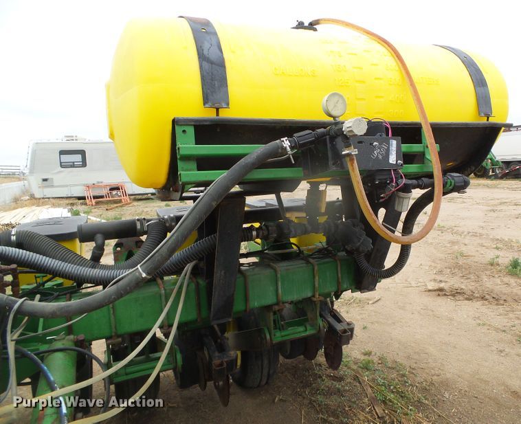 image for item DH4949 1997 John Deere 1770 MaxEmerge Plus Vacumeter no-till planter