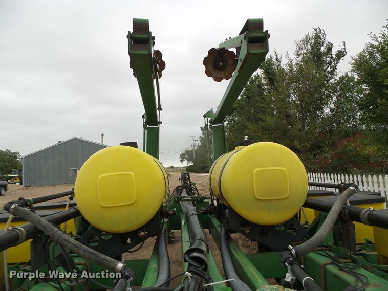 image for item DH4949 1997 John Deere 1770 MaxEmerge Plus Vacumeter no-till planter