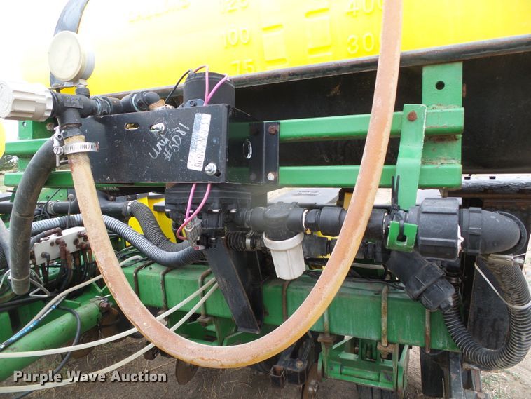 image for item DH4949 1997 John Deere 1770 MaxEmerge Plus Vacumeter no-till planter