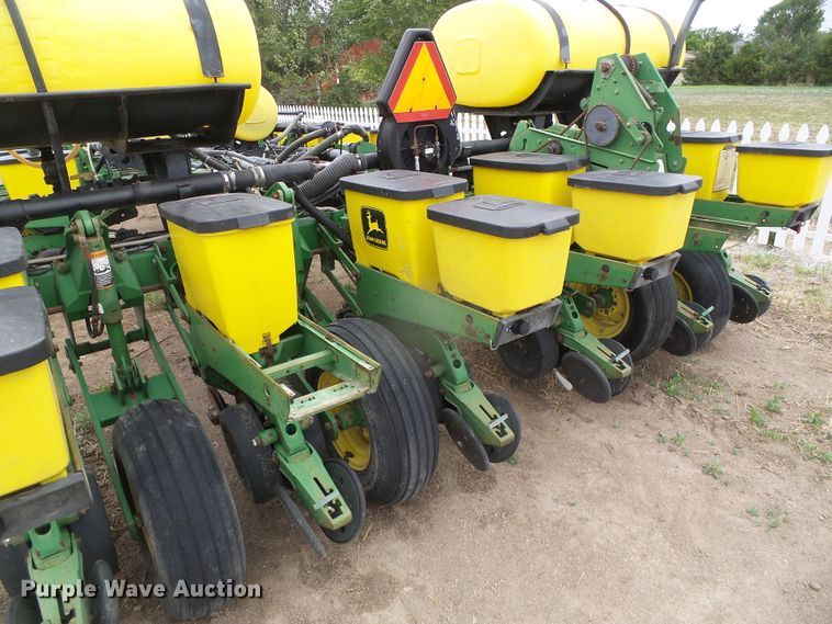 image for item DH4949 1997 John Deere 1770 MaxEmerge Plus Vacumeter no-till planter