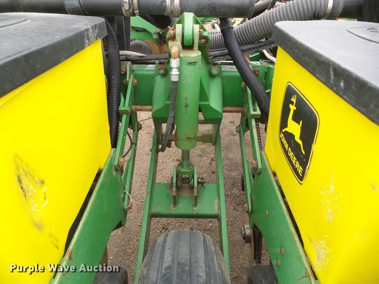 image for item DH4949 1997 John Deere 1770 MaxEmerge Plus Vacumeter no-till planter