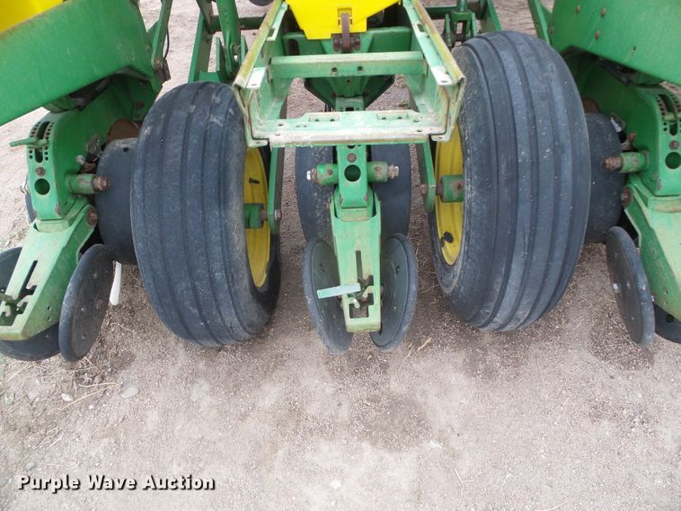 image for item DH4949 1997 John Deere 1770 MaxEmerge Plus Vacumeter no-till planter