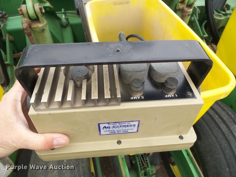 image for item DH4949 1997 John Deere 1770 MaxEmerge Plus Vacumeter no-till planter