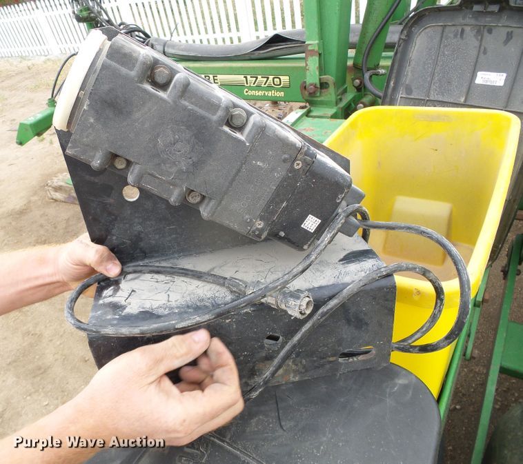 image for item DH4949 1997 John Deere 1770 MaxEmerge Plus Vacumeter no-till planter