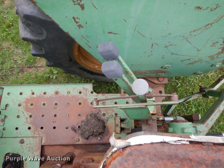 image for item FX9169 Oliver 1800  tractor