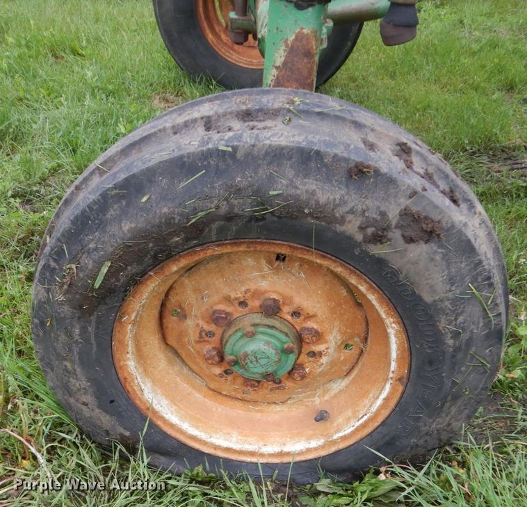 image for item FX9169 Oliver 1800  tractor