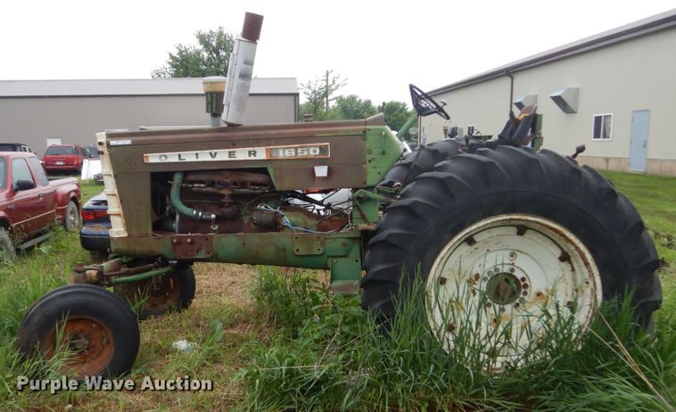 image for item FX9171 Oliver 1650  tractor