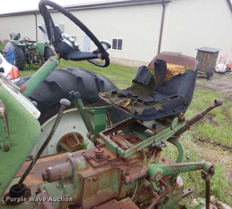 image for item FX9171 Oliver 1650  tractor