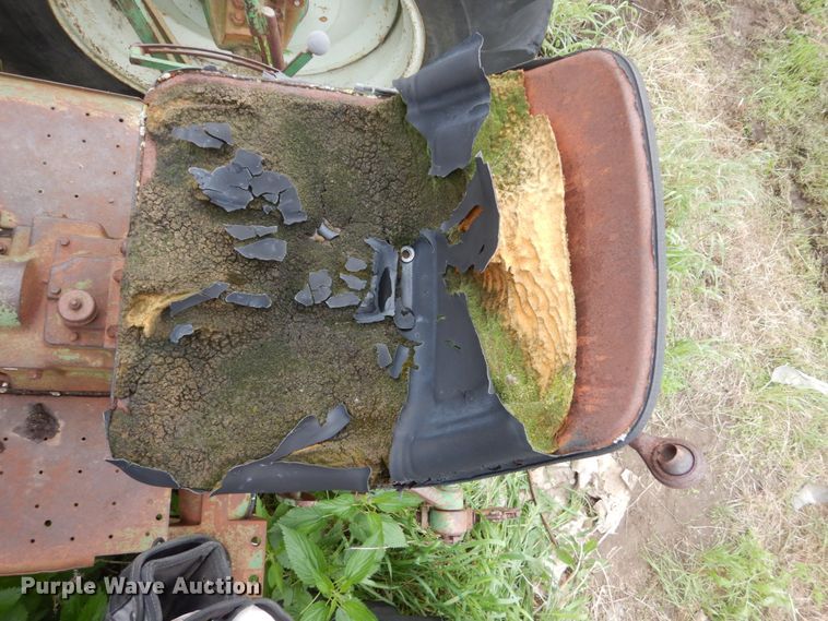 image for item FX9171 Oliver 1650  tractor