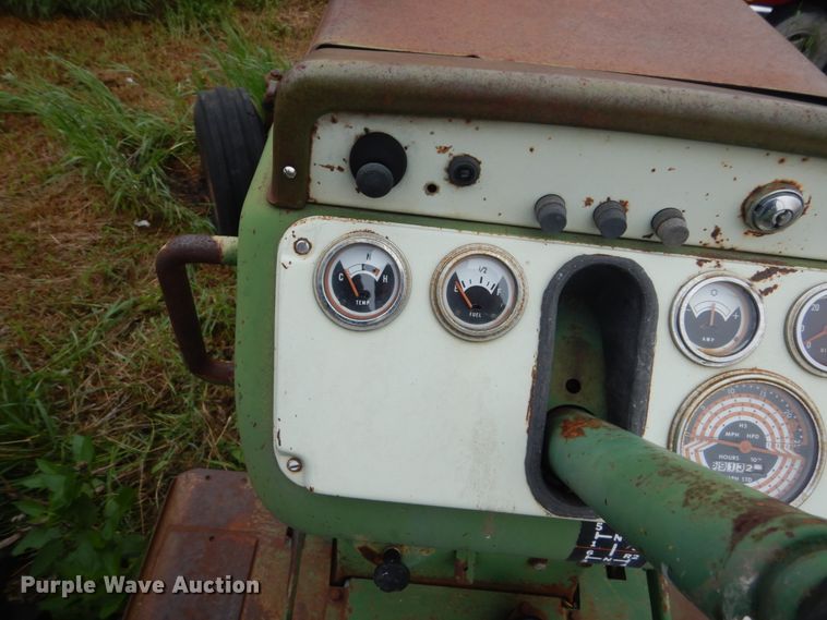 image for item FX9171 Oliver 1650  tractor