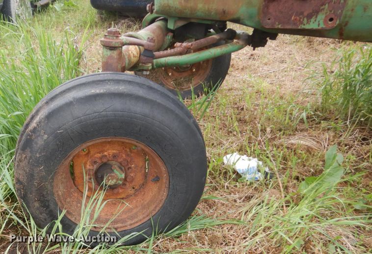 image for item FX9171 Oliver 1650  tractor