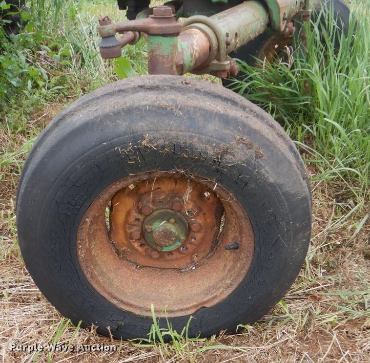 image for item FX9171 Oliver 1650  tractor