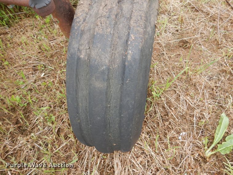 image for item FX9171 Oliver 1650  tractor