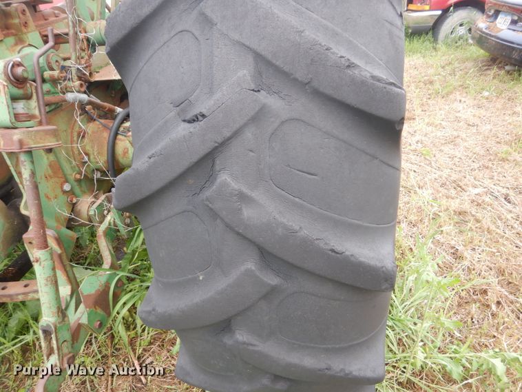 image for item FX9171 Oliver 1650  tractor