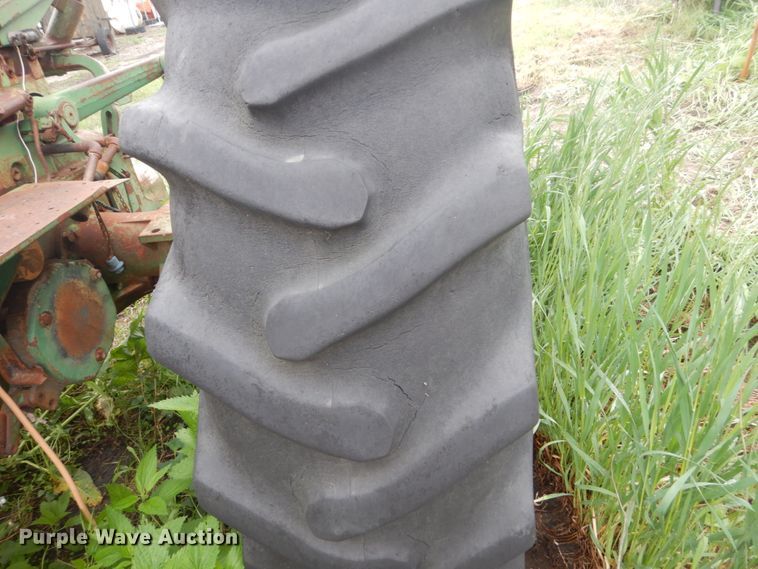 image for item FX9171 Oliver 1650  tractor