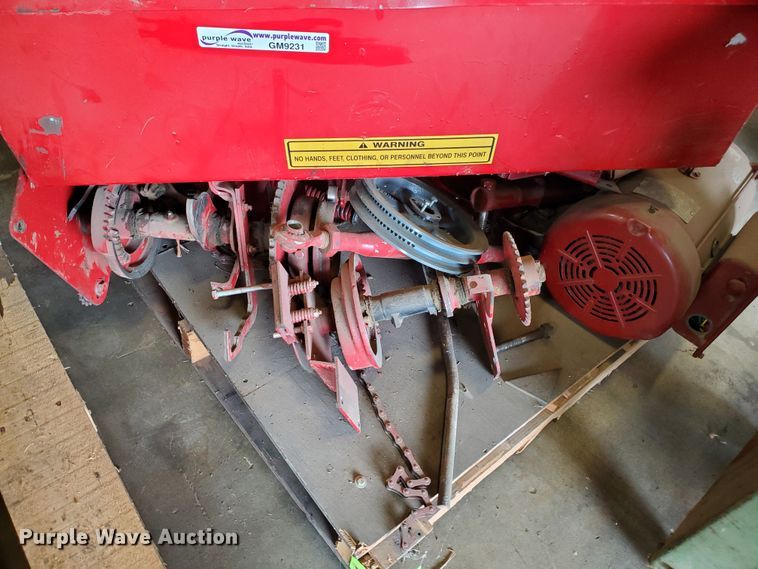 image for item GM9231 Square baler parts