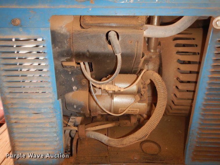 image for item GN9904 Miller Bobcat 225NT welder/generator