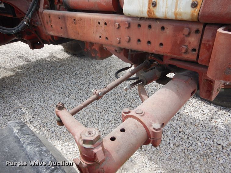 image for item GV9059 International 1566  tractor