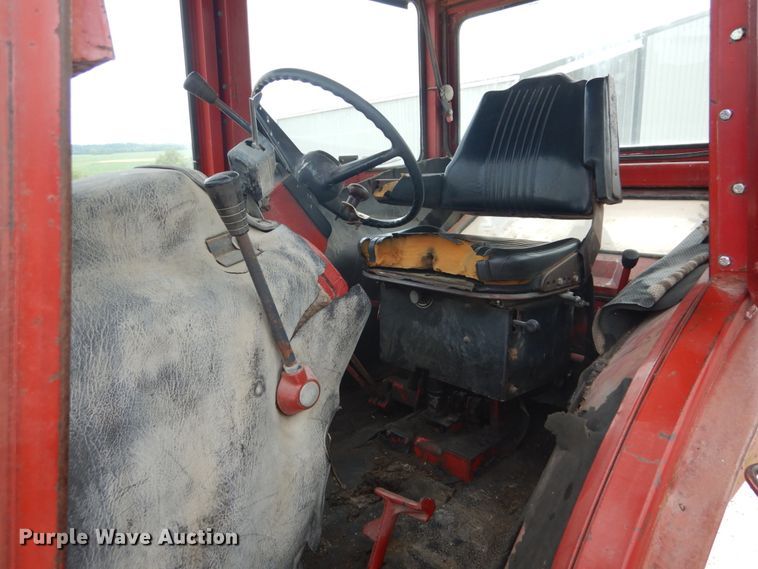 image for item GV9059 International 1566  tractor