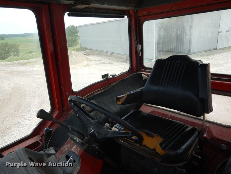 image for item GV9059 International 1566  tractor