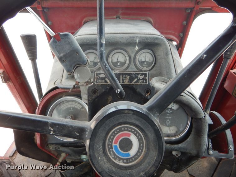 image for item GV9059 International 1566  tractor