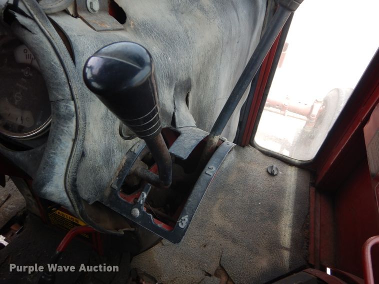 image for item GV9059 International 1566  tractor