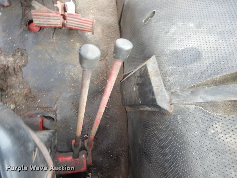 image for item GV9059 International 1566  tractor