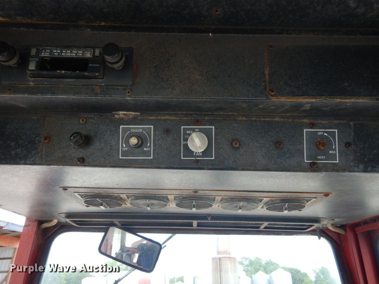 image for item GV9059 International 1566  tractor