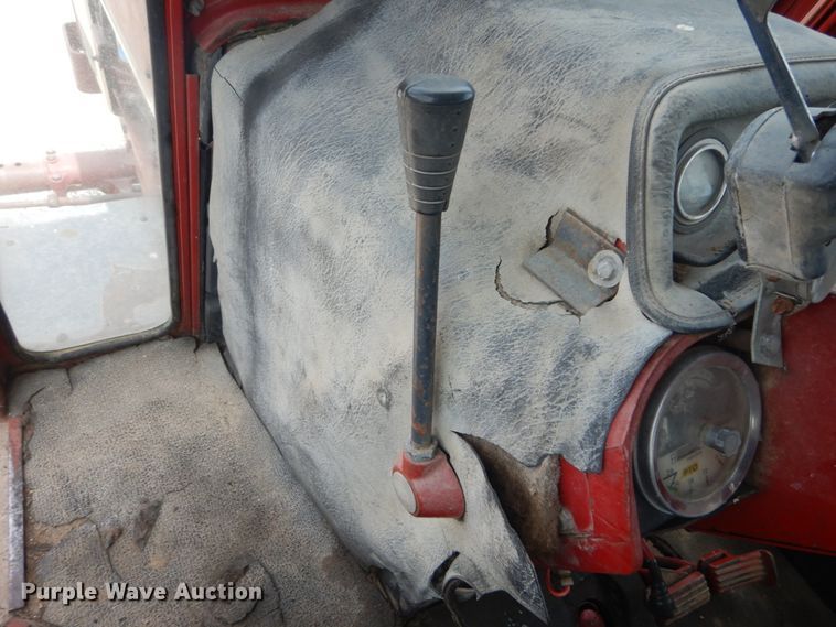 image for item GV9059 International 1566  tractor