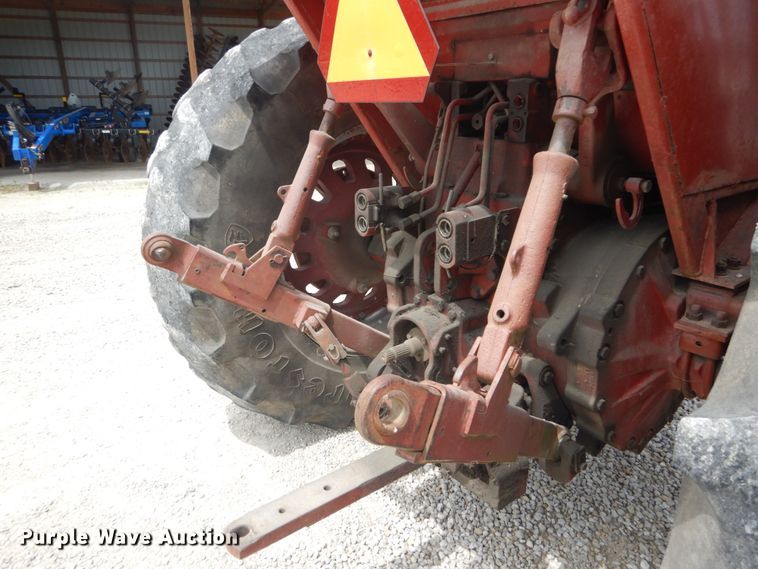 image for item GV9059 International 1566  tractor