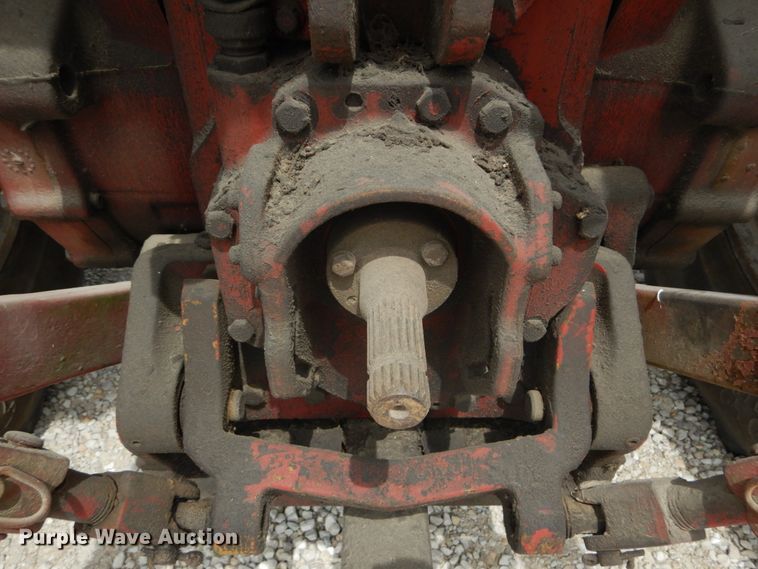 image for item GV9059 International 1566  tractor