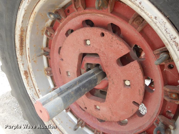 image for item GV9059 International 1566  tractor