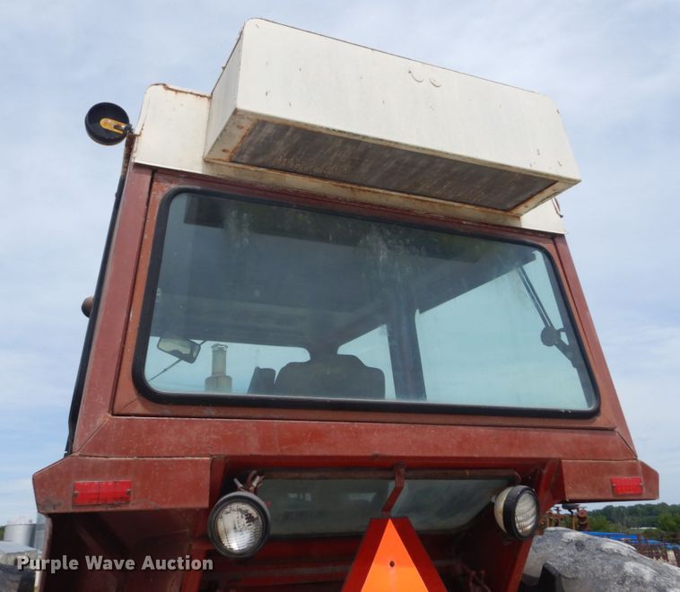 image for item GV9059 International 1566  tractor