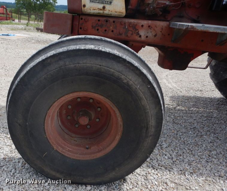 image for item GV9059 International 1566  tractor