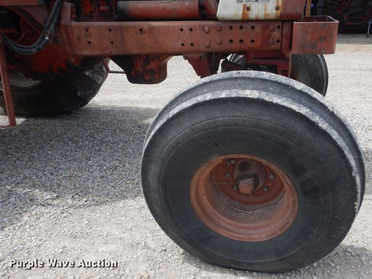 image for item GV9059 International 1566  tractor