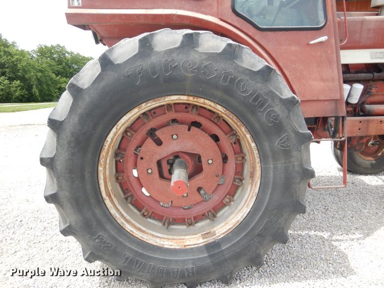 image for item GV9059 International 1566  tractor