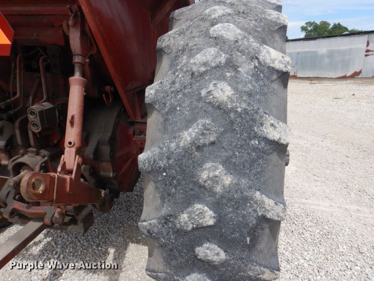 image for item GV9059 International 1566  tractor