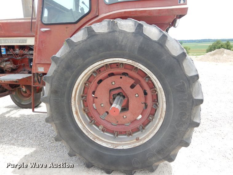 image for item GV9059 International 1566  tractor