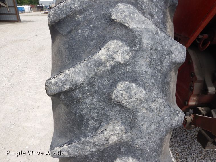 image for item GV9059 International 1566  tractor