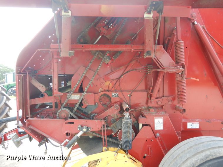 image for item GW9127 2011 New Holland BR7090  round baler