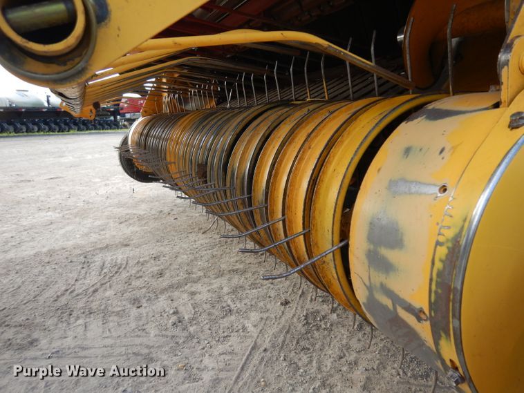 image for item GW9127 2011 New Holland BR7090  round baler